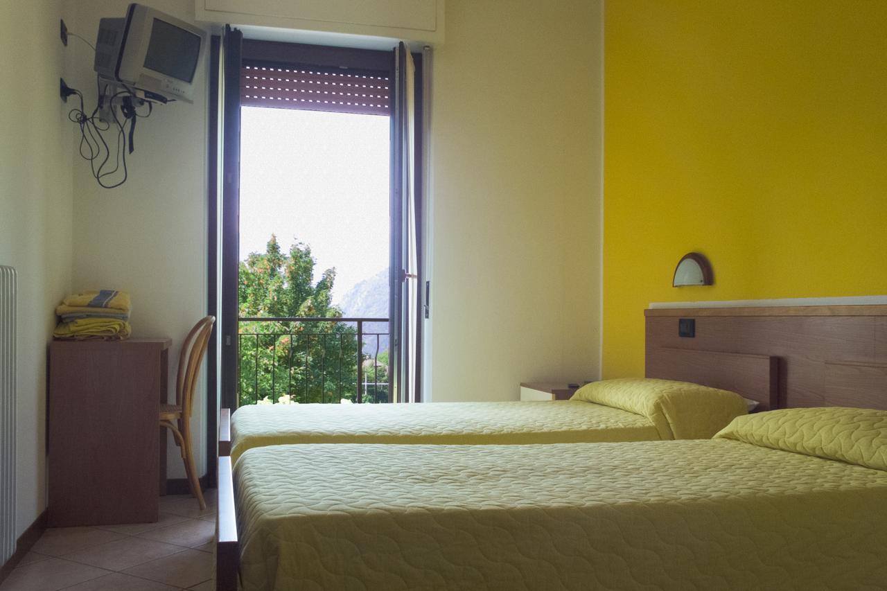 Albergo Ristorante Innocenti Ardenno Bagian luar foto